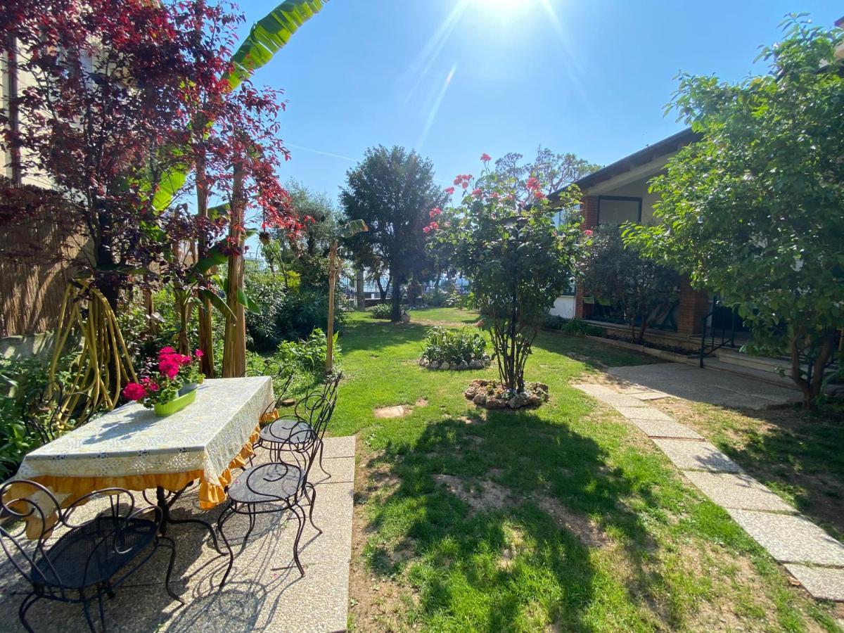 Casa Vacanze Gabbianella Villa Con Giardino Lungolago Maderno Toscolano Maderno Exterior photo